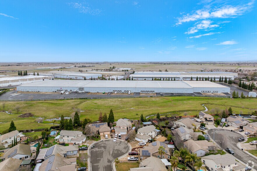 More Photos Of 3071 Venture Dr, Lincoln Warehouse For Lease