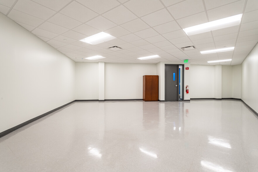 More Photos Of 575 West St, Mansfield Light Distribution For Lease