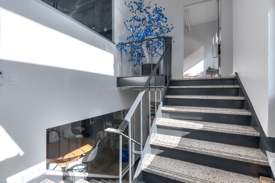 More Photos Of 4215 Rue D'iberville, Montréal Office For Lease