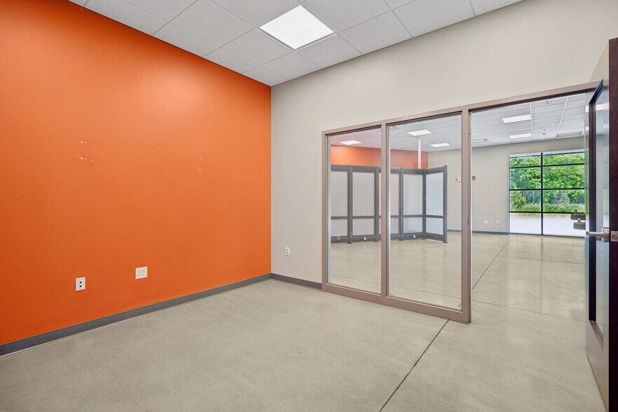 More Photos Of 52 Industrial Dr, Hyde Park Unknown For Lease