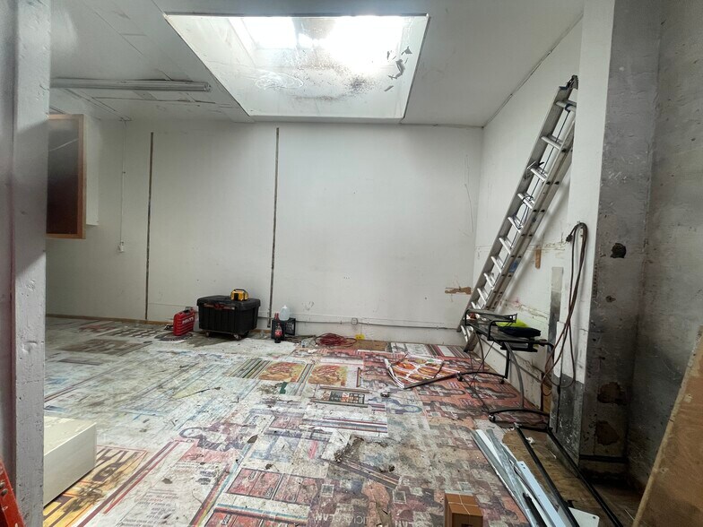 More Photos Of 10009 Astoria Blvd, East Elmhurst Storefront For Lease