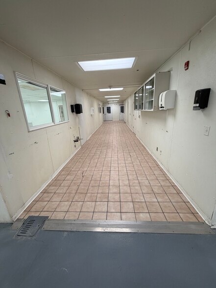 More Photos Of 150 E 400 N, Salem Manufacturing For Lease