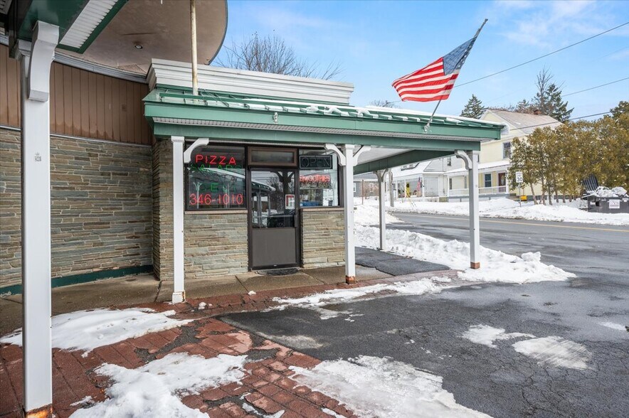 Primary Photo Of 1007 Van Antwerp Rd, Niskayuna Restaurant For Lease