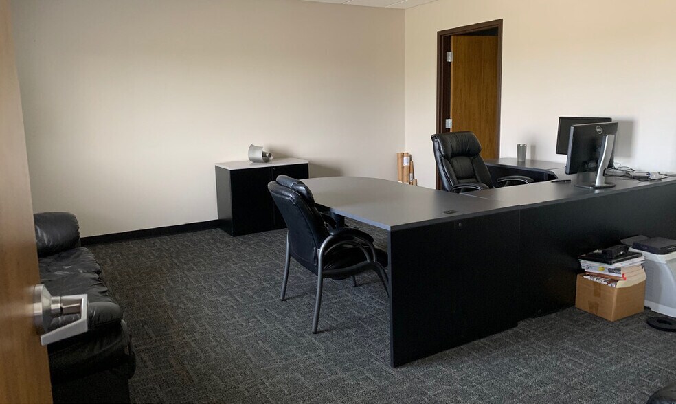 More Photos Of 10828 NW AirWorld Dr, Kansas City Industrial For Lease