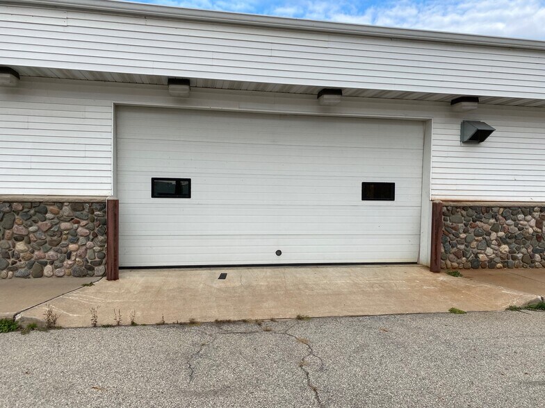 More Photos Of W7293 US Highway 10 114, Menasha Auto Dealership For Sale