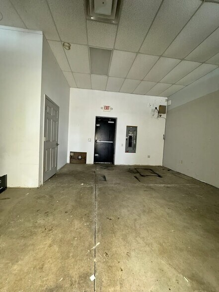 More Photos Of 803 S Byrne Rd, Toledo Service Station For Lease