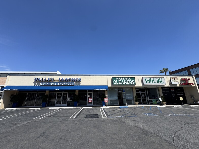 Primary Photo Of 15605 Ventura Blvd, Encino Unknown For Lease