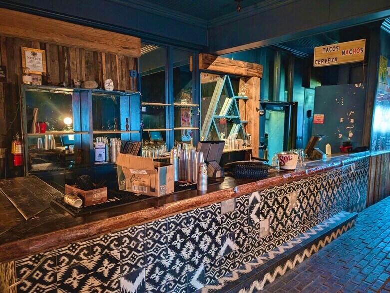 More Photos Of 2700 N Mesa St, El Paso Freestanding For Lease