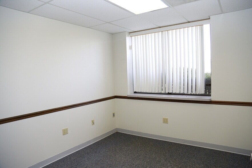 More Photos Of 2 Highland Park Dr, Uniontown Medical For Lease