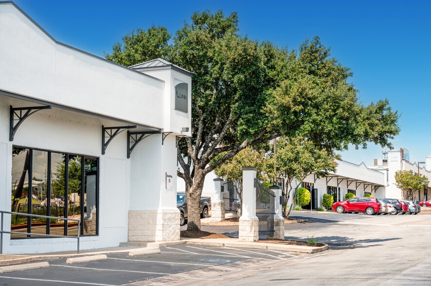 More Photos Of 5555 N Lamar Blvd, Austin Unknown For Lease