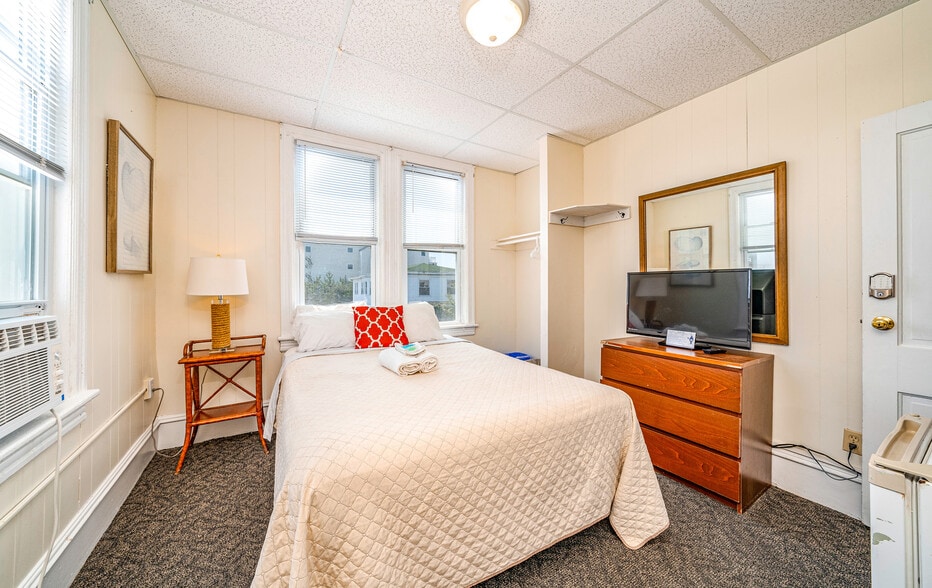 More Photos Of 617 E 8th St, Ocean City Hotel For Sale