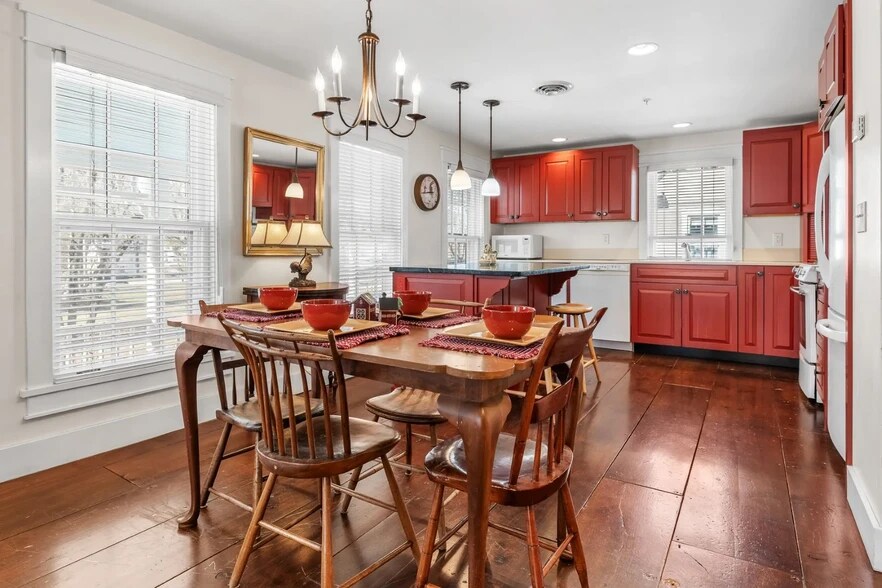 More Photos Of 31 Huntington Pl, Rochester Apartments For Sale