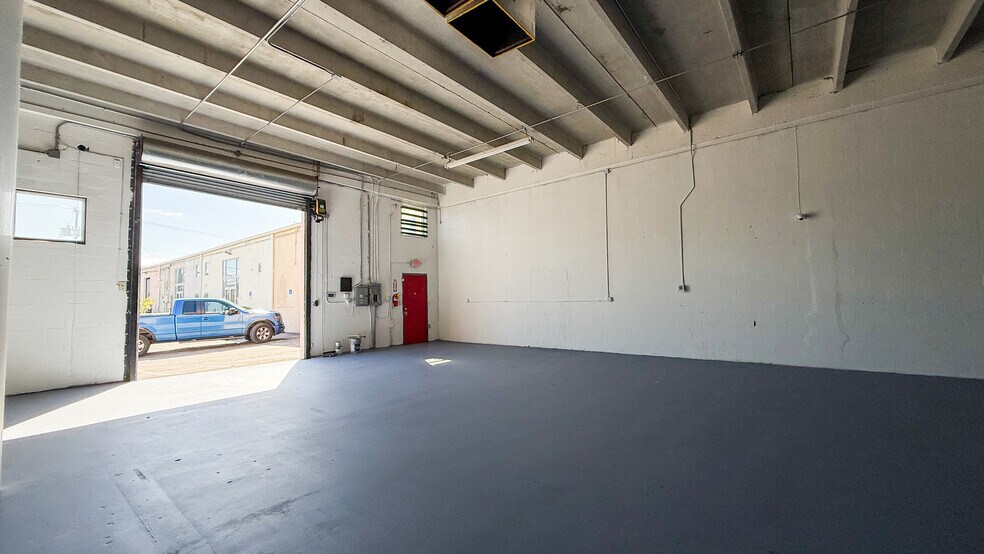 More Photos Of 7101 N Miami Ave, Miami Flex For Lease