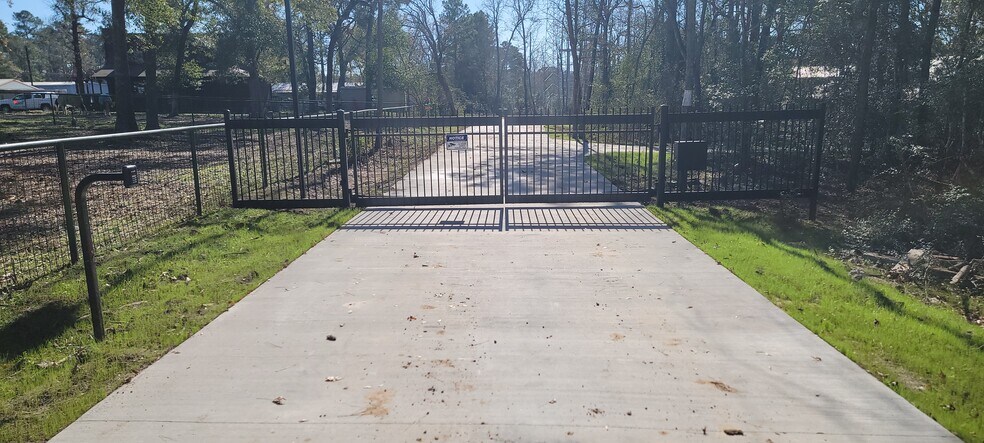 More Photos Of 16885 Rabon Chapel Rd, Montgomery Office For Sale