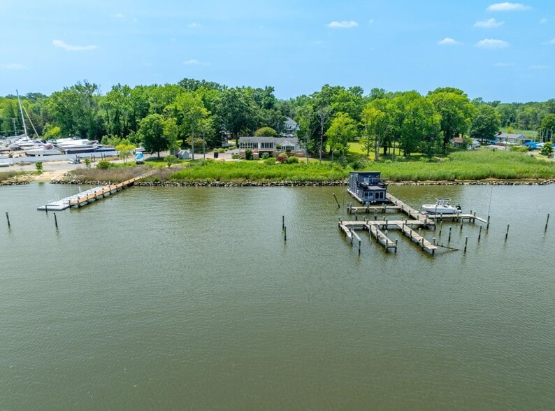 More Photos Of 1052 Old Turkey Point Rd, Edgewater Marina For Sale