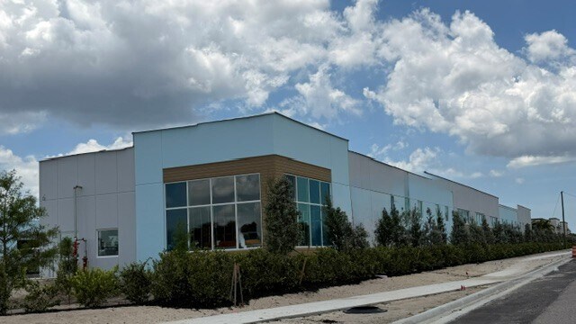 More Photos Of 1520-1526 SW 9th Pl, Cape Coral Mixed Retail For Sale