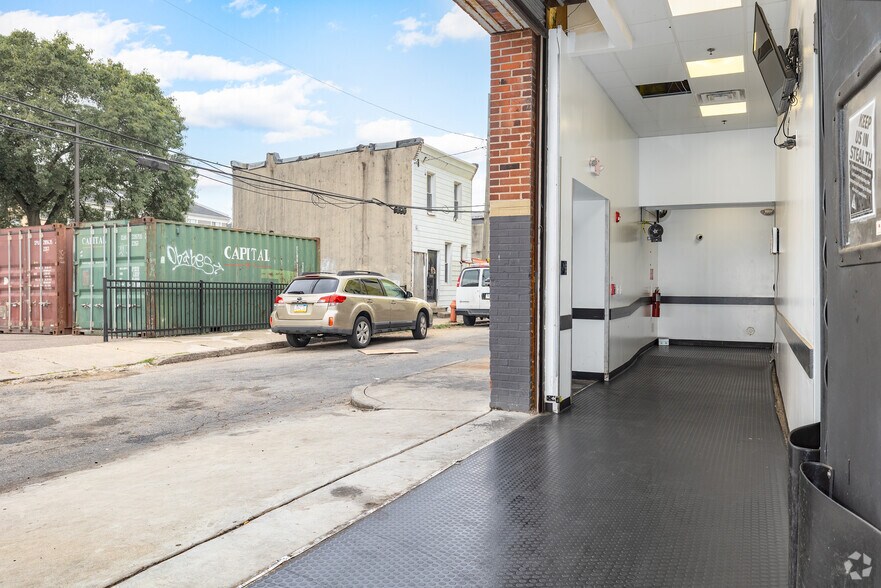 More Photos Of 3300 Fairmount Ave, Philadelphia Warehouse For Lease