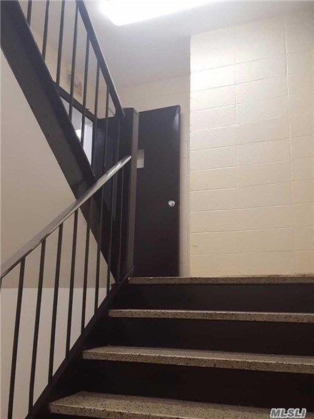 More Photos Of 120 W Park Ave, Long Beach Office For Sale