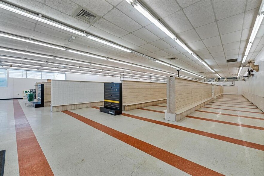More Photos Of 411 Solida Rd, South Point Storefront For Sale