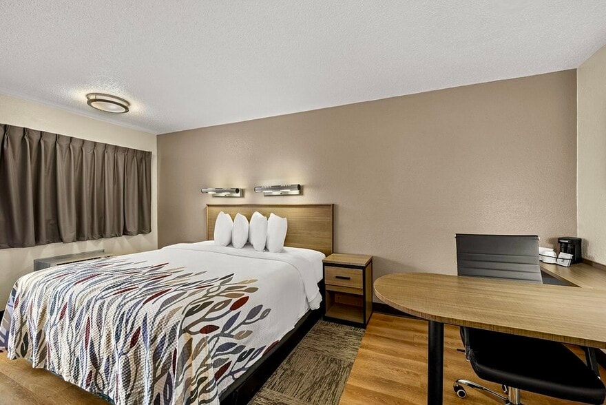 More Photos Of 32511 Concord Dr, Madison Heights Hotel For Sale