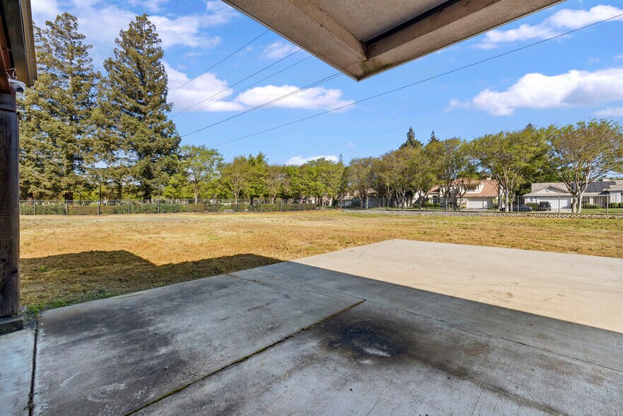 More Photos Of 3404 Shadowbrook Dr, Stockton Storefront Retail Office For Sale