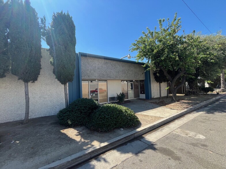 More Photos Of 1020-1022 E Orangefair Ln, Anaheim Warehouse For Lease