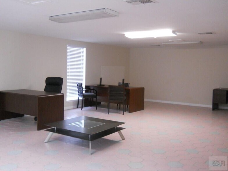 More Photos Of 2302 45th St, Galveston Office For Lease