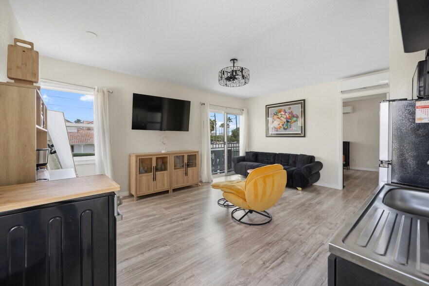More Photos Of 602 Poinsettia Ave, Clearwater Beach Hotel For Sale