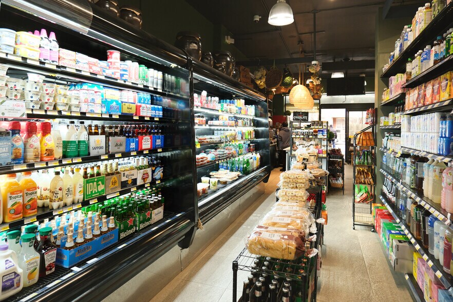 More Photos Of 14206 41st Ave, Flushing Supermarket For Lease