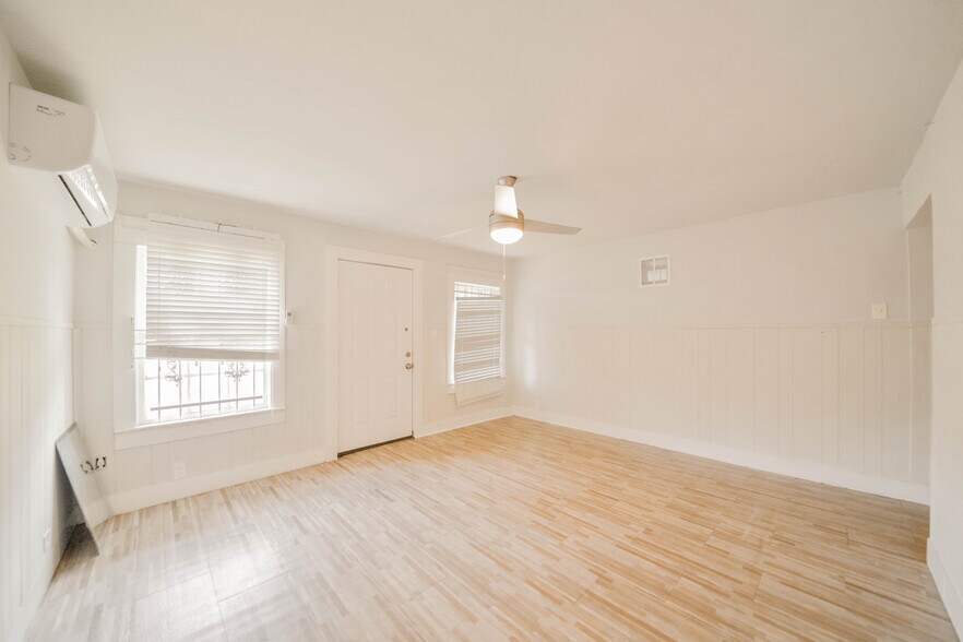 More Photos Of 5101 Crane St, Houston Apartments For Sale