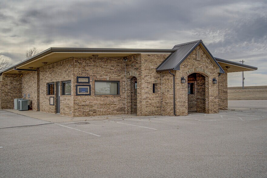 More Photos Of 2830 NW 32nd St, Newcastle Office For Sale