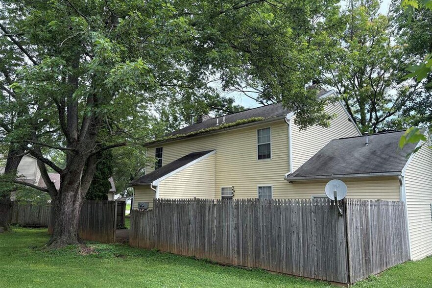 More Photos Of 2937 N Mill Ave, Bowling Green Apartments For Sale