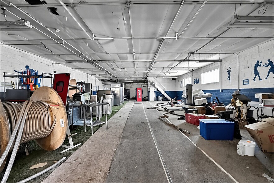 More Photos Of 12925 Auburn St, Detroit Warehouse For Sale