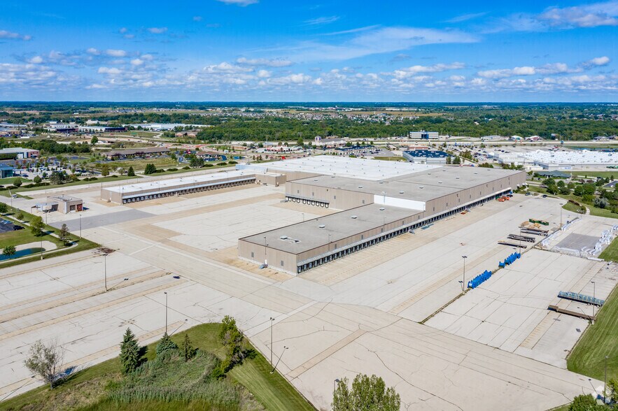 More Photos Of 1717 Lawrence Dr, De Pere Distribution For Lease