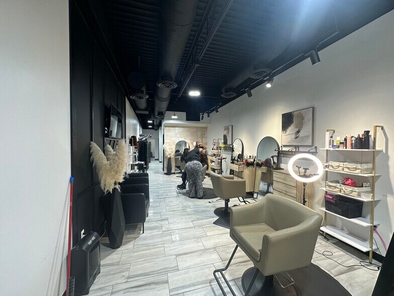 More Photos Of 6809-6815 Southwest Fwy Hov Ln, Houston Unknown For Lease