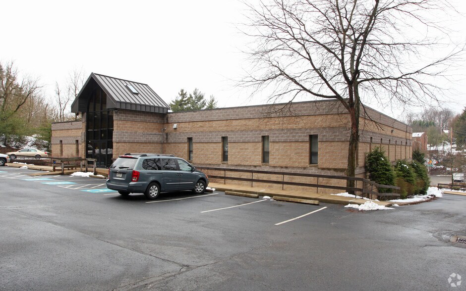 More Photos Of 101 Drake Rd, Upper Saint Clair Medical For Lease