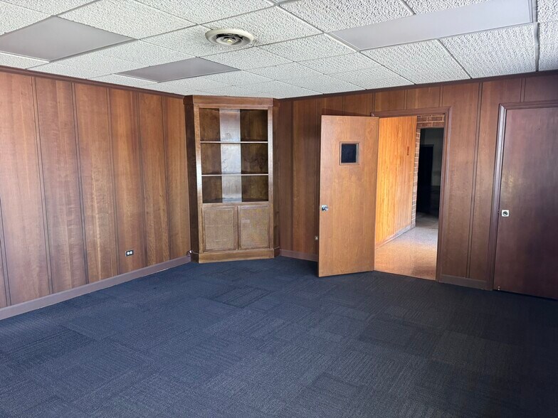 More Photos Of 1948 W Green Dr, High Point Warehouse For Lease