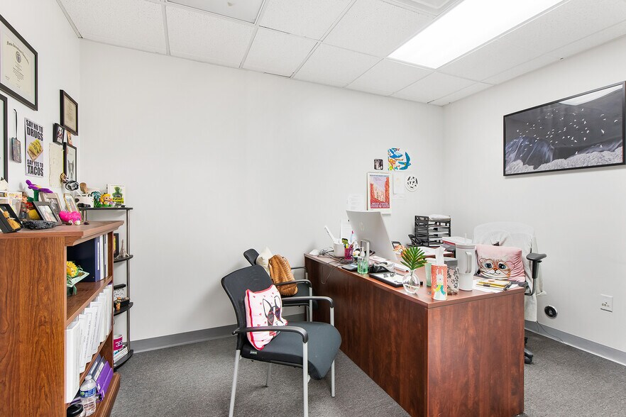 More Photos Of 1100 W Oakland Park Blvd, Wilton Manors Industrial For Lease