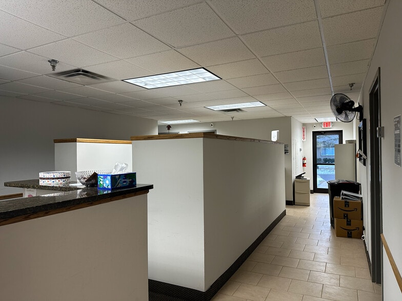 More Photos Of 8053 E Bloomington Fwy, Bloomington Office For Sale