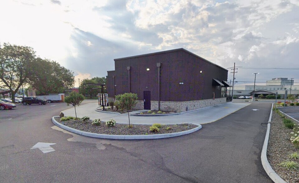 More Photos Of 4537 Everhard Rd NW, Canton Restaurant For Lease