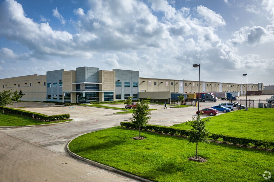 More Photos Of 4300 Malone Dr, Pasadena Warehouse For Lease