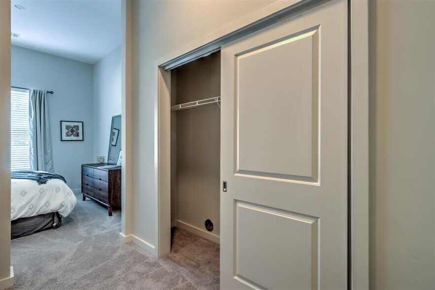 More Photos Of 395 S Highland St, Memphis Apartments For Lease