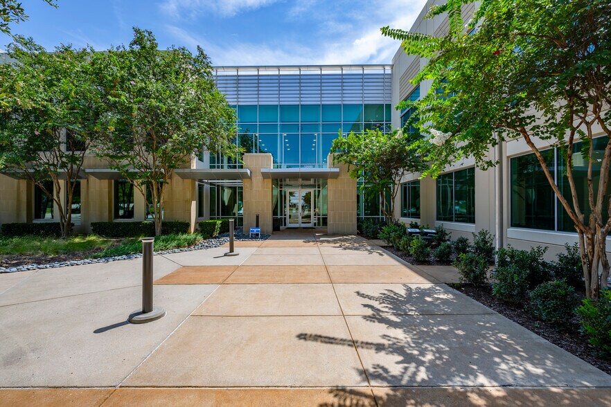 Primary Photo Of 13500 Heritage Pky, Fort Worth Office For Lease