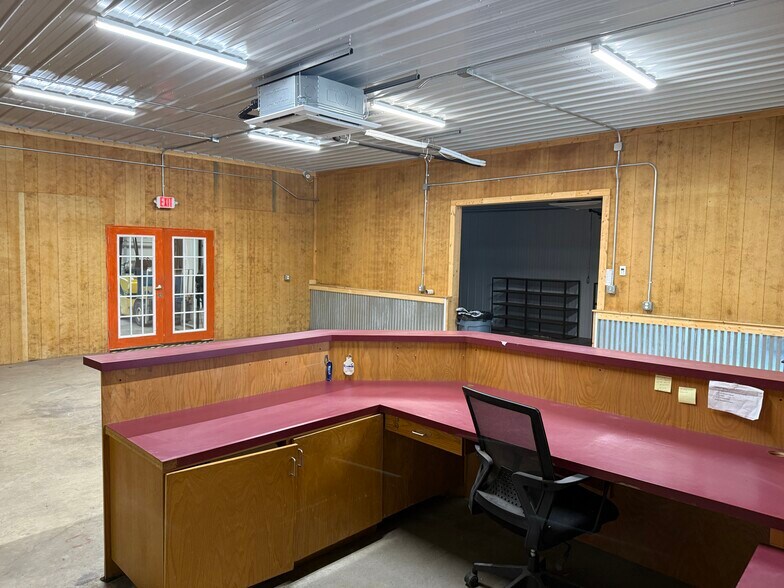 More Photos Of 431 1st St, Hollister Flex For Sale