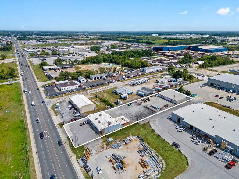 More Photos Of 2752 E Kearney St, Springfield Freestanding For Sale