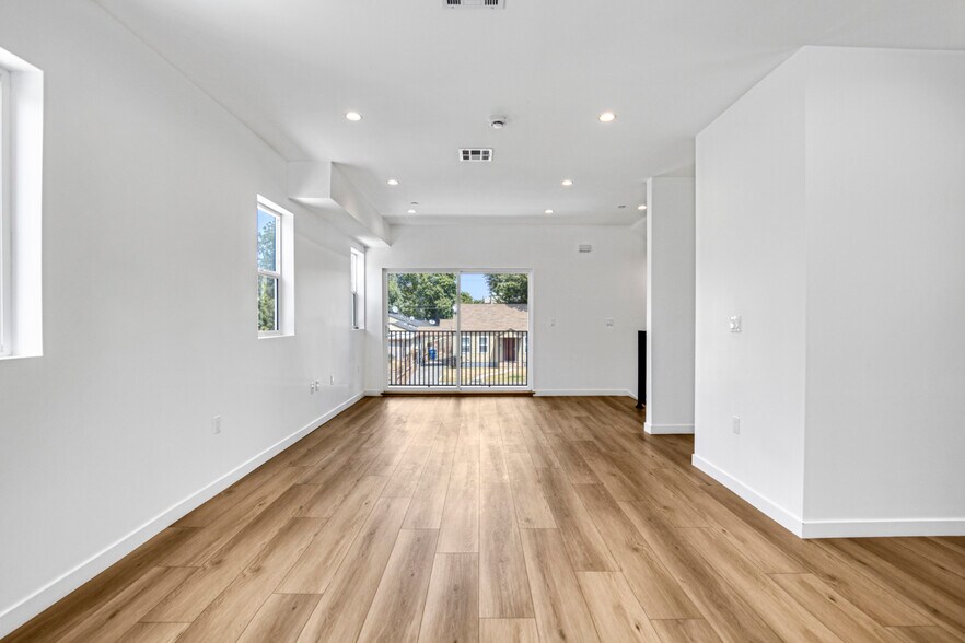 More Photos Of 10826 Hesby St, North Hollywood Apartments For Sale