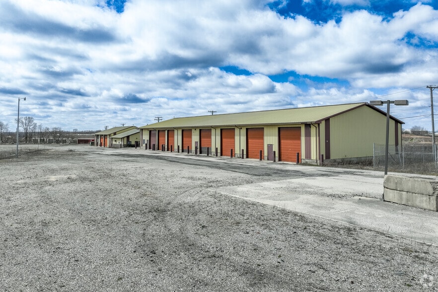 More Photos Of 3504 S Virginia, Crystal Lake Truck Terminal For Sale