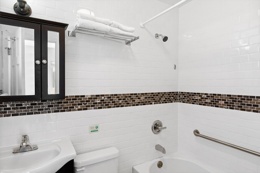 More Photos Of 72 Foster Ave, Hampton Bays Hotel For Sale