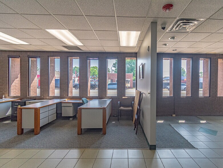 More Photos Of 9122 S Kedzie Ave, Evergreen Park Medical For Sale