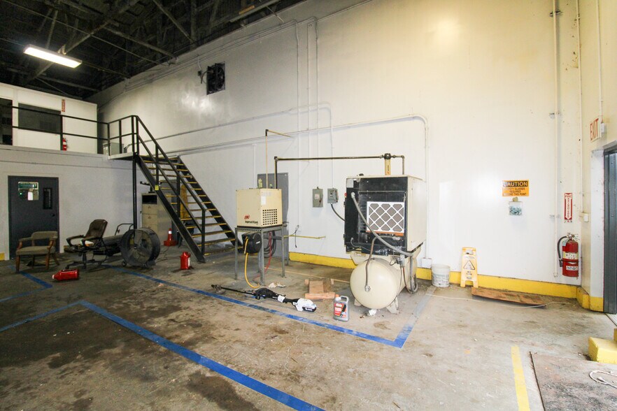 More Photos Of 7350 IL-111, South Roxana Specialty For Sale